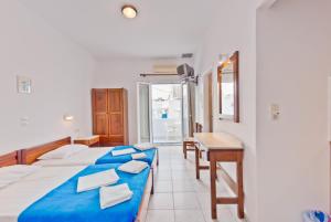 Paris Rooms Antiparos Greece