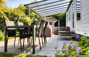 Nice Home In Heinkenszand With Wifi