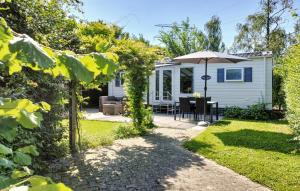 Nice Home In Heinkenszand With Wifi