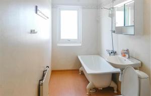 3 Bedroom Cozy Apartment In Visby