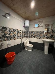 Hotel Neelgiri - Manali Diaries