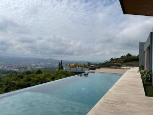 Luxury Villa Spectacular Views Sauna Jacuzzi BBQ