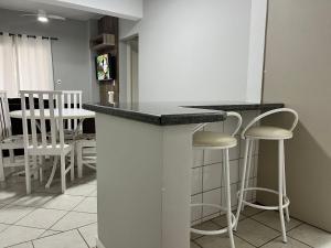 B078 - Apto sobre a Avenida de Bombas perto do mar