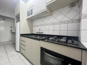 B078 - Apto sobre a Avenida de Bombas perto do mar