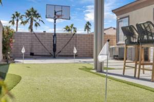 Desert Escape (basketball game room mini golf)