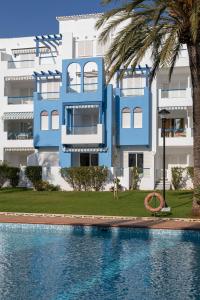 Calablanca Atico by Bookindenia