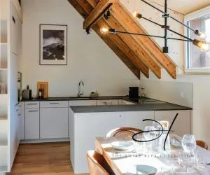 Hidden Retreats The Blausee - Kandergrund