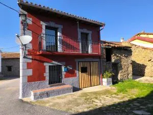 Casa de pueblo en la montaña 4 dormitorios - Navalguijo