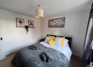 A Cosy 2-Bedroom Flat in Warrington