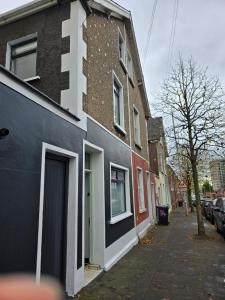 The Big Belfast House Modern 6 Bedroom Townhouse in the Gaeltacht Quarter