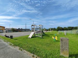 Espaciosa casa rural reformada junto al mar