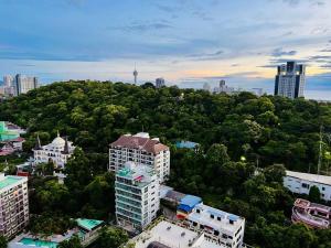 Sea & Pool View Condo 1BR Near Walking street