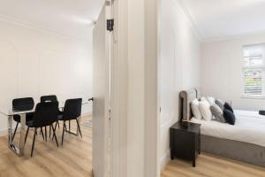 Cozy and spacious full size flat