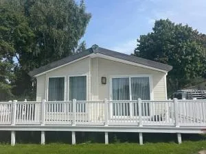 Lytchett Bay View- Rockley Park Poole Bournemouth - 温伯恩大教堂