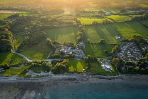 Neat Cottage, seaside cosy converted barn for 4