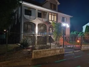 Hotel Perla - Yanoshi