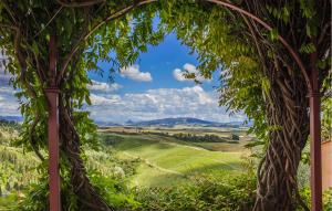 5 Bedroom Cozy Home In Fabbrica