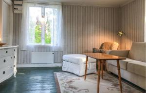 1 Bedroom Cozy Home In Vikbolandet