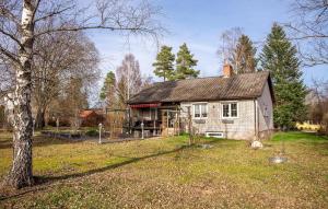 2 Bedroom Lovely Home In Mörlunda