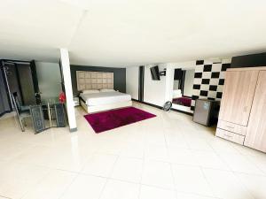 Duplex w Rooftop, Pool & 3 Jacuzzi, Maid, Security