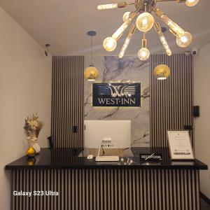 Hotel West Inn