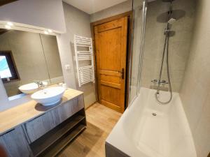 Appartements Chalet Des Encombres - Chalet au centre de St Martin de Belleville, proche du teleski MAE-4314 : photos des chambres
