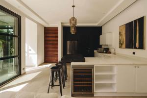 Luxe 8BR Double Villa, Gated, Patio & Pool