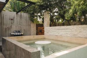 Luxe 8BR Double Villa, Gated, Patio & Pool