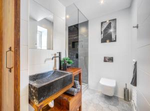 Urban Loft Haven -Chic Loft with AC, Smart Tv