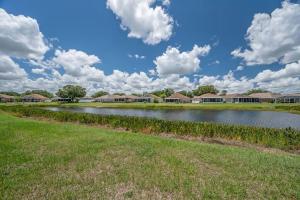 Newly Renovated 4BR 2B Riverview Oasis with King