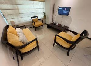 Ecuabook torre sol 32 mall del Sol