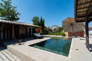 Linda Casa em Canto Grande