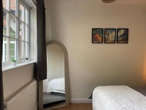 Cosy Flat near Centre with Parking