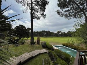 Carilo para 10, frente al golf con Pileta Climatizada!