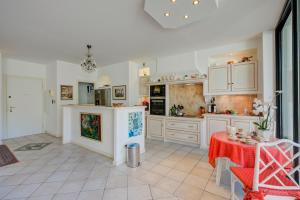 Appartements Semiramis at Villa Laurie - Happy Rentals : photos des chambres