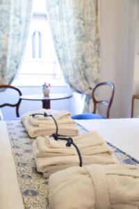 Double or Twin Room with Spa Bath room in La Luna e i Faló