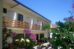 盖斯特豪斯埃尔弗里德旅馆 - 滨湖默尔比施