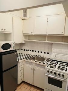 Stylish Montreal Apartment Comfortable Stay in the Golden Square Mile