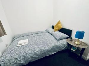 Single Room with Shared Bathroom, parking & wifi