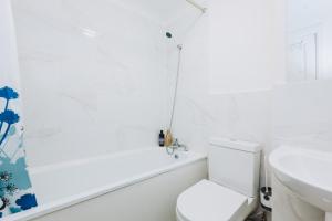Single Room with Shared Bathroom, parking & wifi