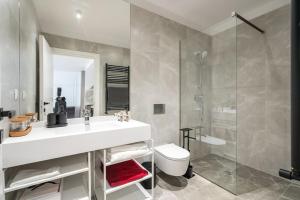 Orange Luxury King bed Apartment, bussiness, leisure in One Cotroceni