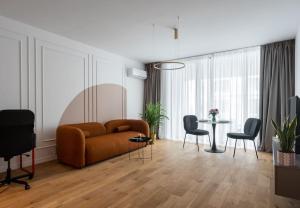 Orange Luxury King bed Apartment, bussiness, leisure in One Cotroceni