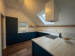 Derwent, woodland lodge with hot tub for 6