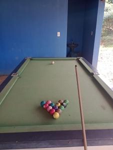 alugo quarto com 1 cama casal e 2 solteiro