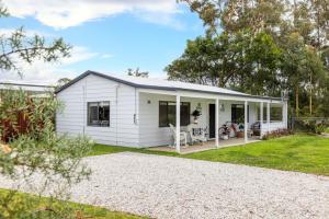 Callala Bay Gem - Jervis Bay - Pet Friendly Getaway with Spa