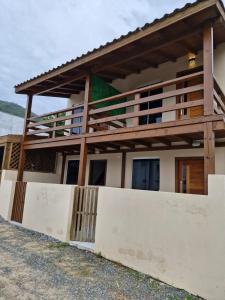 SOBRADO SUY 2 DORMiTORiOS