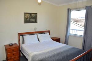 Spencers Cottage - Bring your own linen.