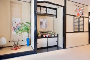 Kizuna 絆 - 5 Bedding in 2 Japanese-style Bed Rooms, 11 PAX, 30min to USJ, Kaiyukan Aquarium, Namba, Osaka Catsle, and Tsutenkaku Tower, Self-check-in Property, Quiet Neighborhood Stay, Perfect for Families & Business Guests, Extended Stay Perks