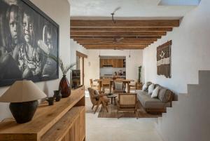Stylish 3BR Villa with Rooftop Plunge Pool, La Veleta Tulum