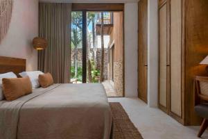 Stylish 3BR Villa with Rooftop Plunge Pool, La Veleta Tulum